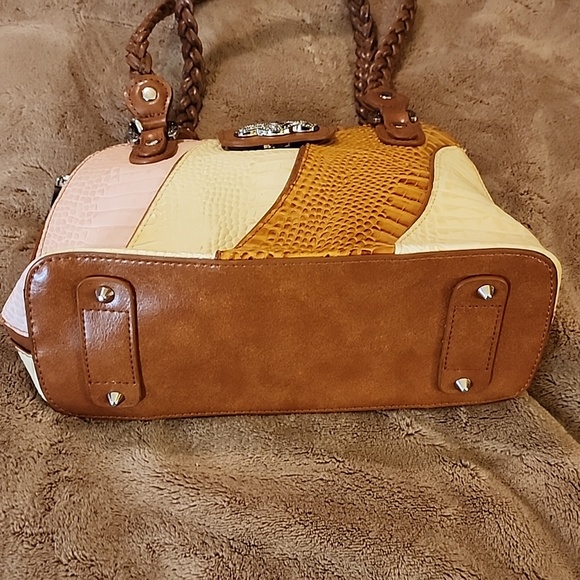 Purse - Picture 2 of 13